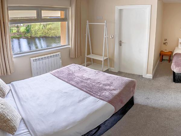 Killarney View House B&B : photo 3 de la chambre chambre triple avec salle de bains privative