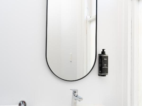 Haka House Christchurch : photo 3 de la chambre chambre lits jumeaux avec salle de bains privative