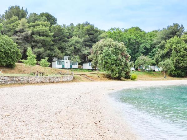 HI Hostel Pula : photo 5 de la chambre chambre lits jumeaux