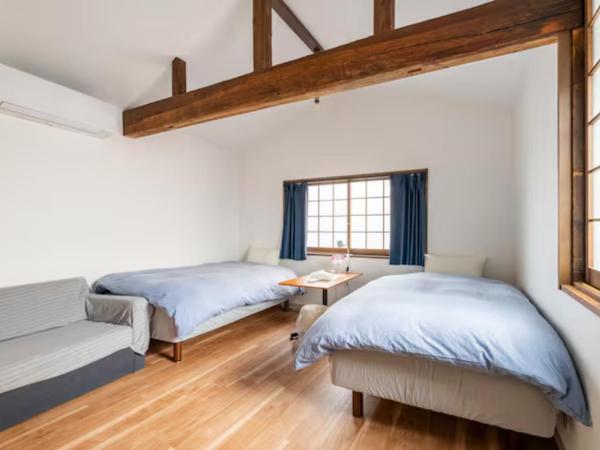 Hostel Ayame : photo 2 de la chambre chambre lits jumeaux avec lit d’appoint - 301