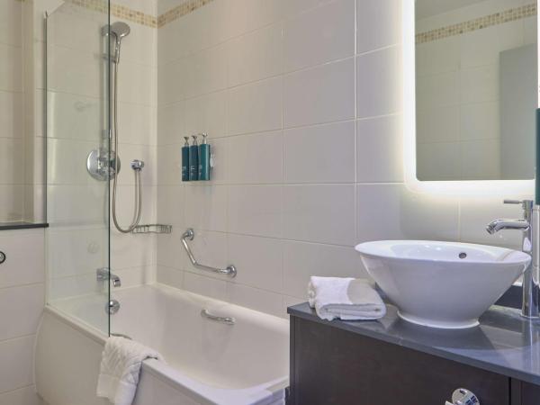DoubleTree By Hilton Brighton Metropole : photo 3 de la chambre chambre familiale communicante lit queen-size