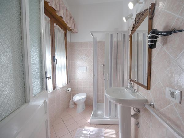 B&B Antica Dimora : photo 6 de la chambre chambre triple avec salle de bains privative