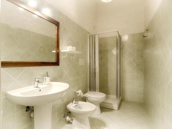B&B Antica Dimora : photo 4 de la chambre chambre triple avec salle de bains privative