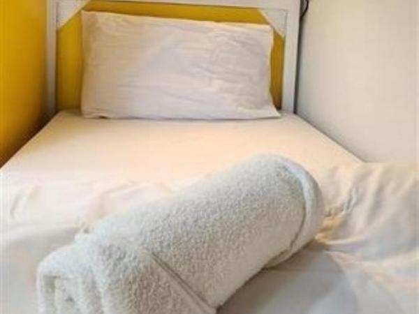Safestay Edinburgh Cowgate : photo 4 de la chambre bed in 4-bed female dorm shared bathroom courtyard view