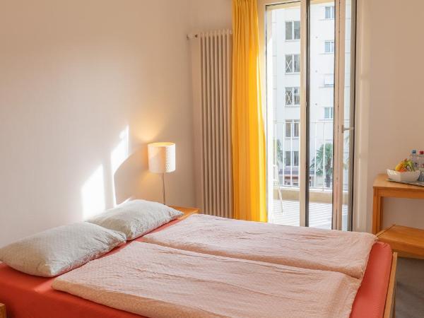 Locarno Youth Hostel : photo 1 de la chambre chambre double avec douche