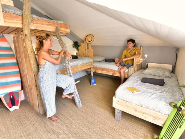 SURF HOSTEL BIARRITZ : photo 2 de la chambre lit simple dans dortoir de 4 lits