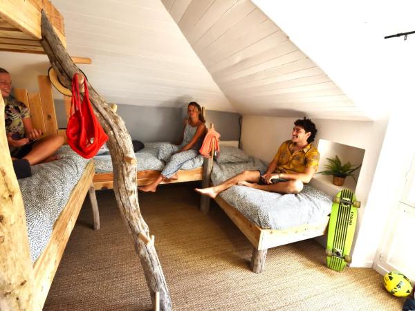 SURF HOSTEL BIARRITZ : photo 4 de la chambre lit simple dans dortoir de 4 lits