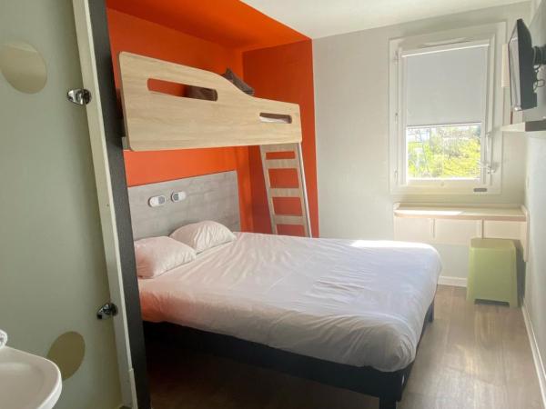 Ibis Budget Perpignan Sud : photo 4 de la chambre chambre triple avec 1 lit double et 1 lit superposé