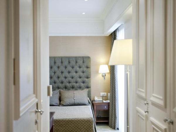 Hera Hotel : photo 10 de la chambre petite chambre double