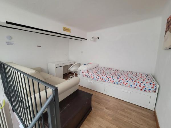 Bedroom and Loft(Soppalco) for rent in via Belle Arti : photo 1 de la chambre chambre simple Économique