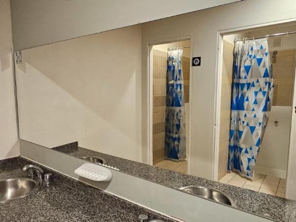 Folk Suites : photo 3 de la chambre lit simple en dortoir