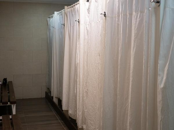 Folk Hostel : photo 6 de la chambre lit dans dortoir mixte de 8 lits