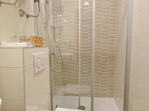 PIAZZA ROOMS Zadar : photo 8 de la chambre chambre lit king-size avec balcon