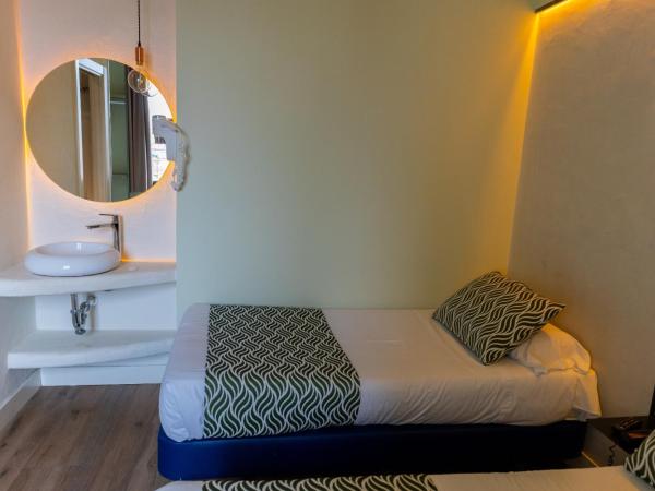 Hostal Charlotte-Gran Vía : photo 8 de la chambre chambre triple basique