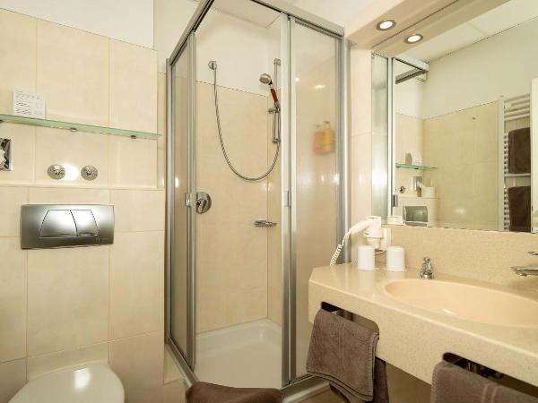 Hotel Rosengarten : photo 4 de la chambre chambre double - vue sur jardin