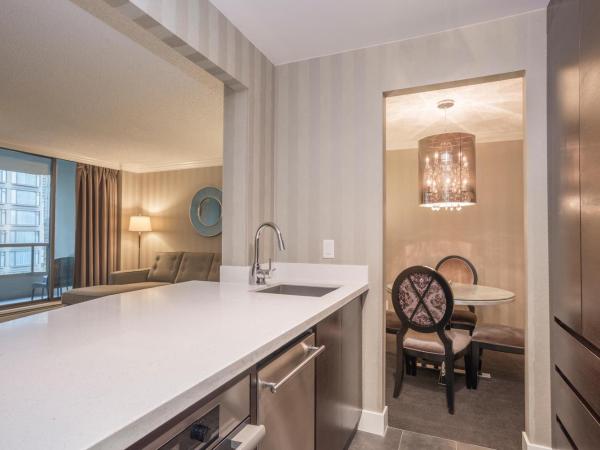 La Grande Residence at the Sutton Place Hotel : photo 6 de la chambre one bedroom sutton suite, 1 king bed, sofa bed
