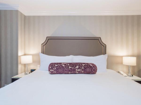 La Grande Residence at the Sutton Place Hotel : photo 4 de la chambre two bedroom sutton suite, 1 king, 1 queen, sofa bed