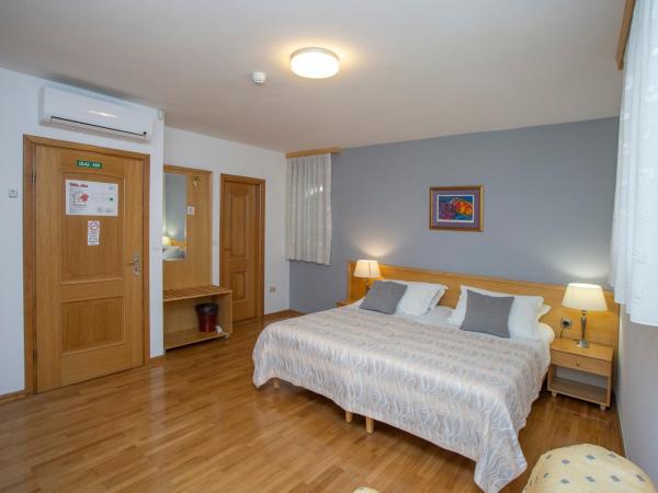 Villa Ana Split : photo 10 de la chambre chambre lits jumeaux Économique