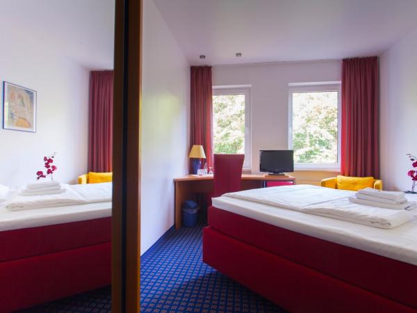 Hotel in Herrenhausen : photo 5 de la chambre chambre simple - vue sur jardin