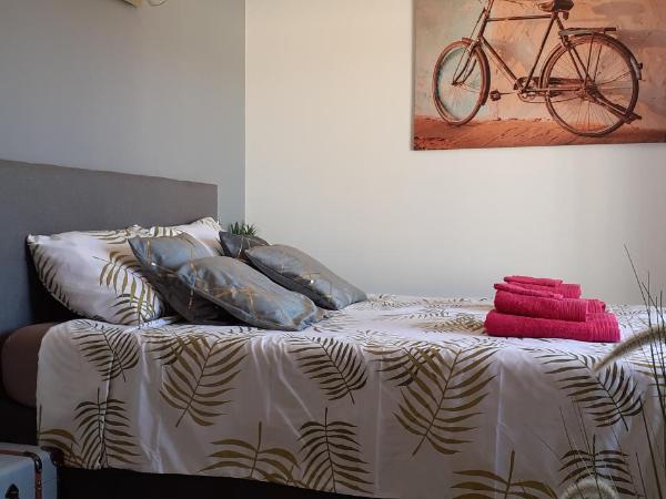 Domaine du Grézal : photo 1 de la chambre chambre lit queen-size - vue sur jardin