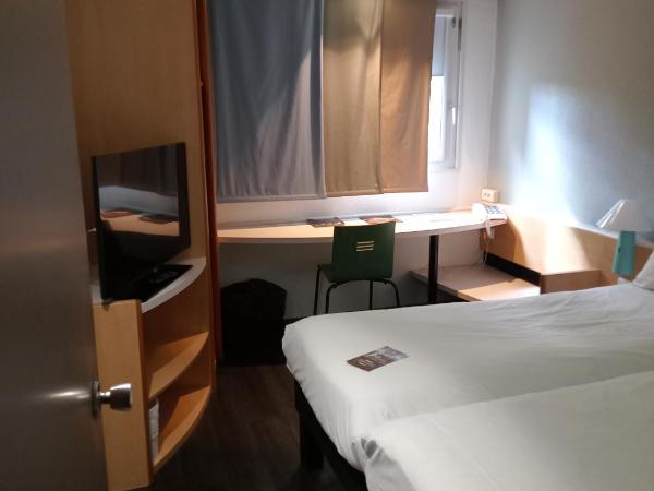 ibis Orange Centre : photo 4 de la chambre chambre standard 2 lits simples