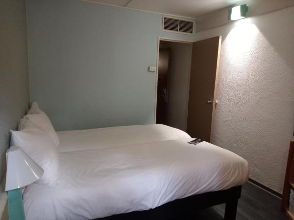 ibis Orange Centre : photo 5 de la chambre chambre standard 2 lits simples