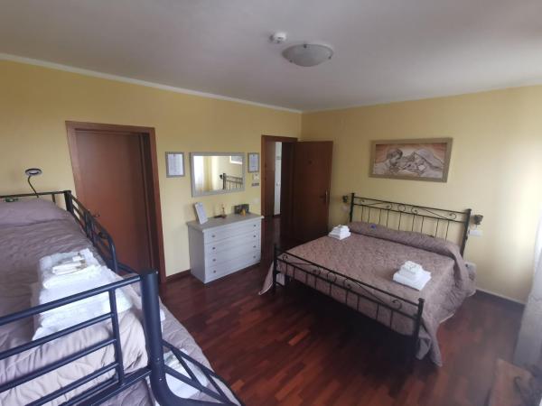 Affittacamere Il Picchio : photo 1 de la chambre chambre familiale avec salle de bains privative