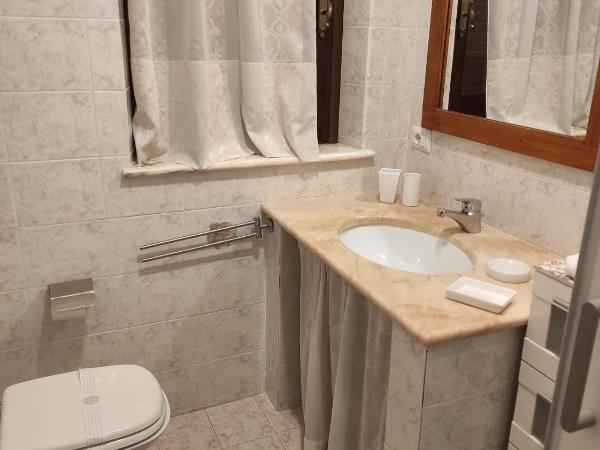 Affittacamere Il Picchio : photo 3 de la chambre chambre familiale avec salle de bains privative