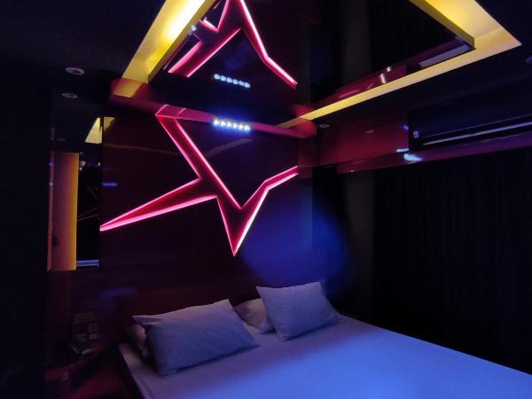 Swing Motel 1 : photo 10 de la chambre suite lit queen-size deluxe