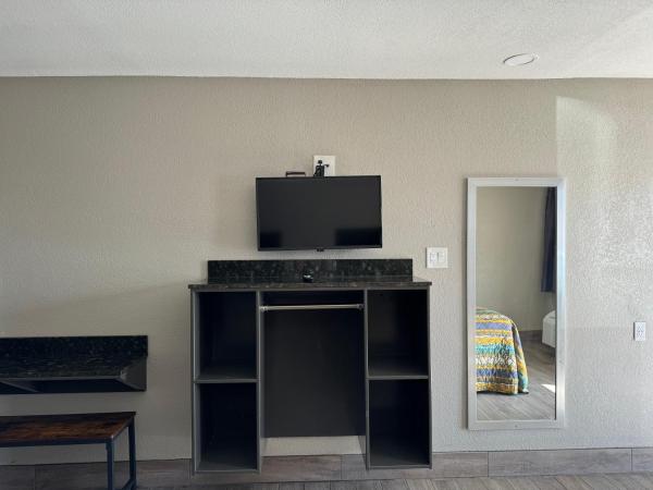 Nola Inn & Suites : photo 3 de la chambre chambre lit king-size