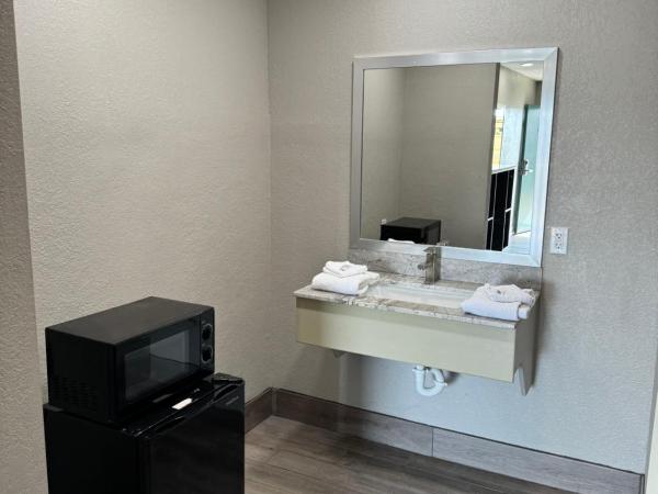 Nola Inn & Suites : photo 4 de la chambre chambre lit king-size