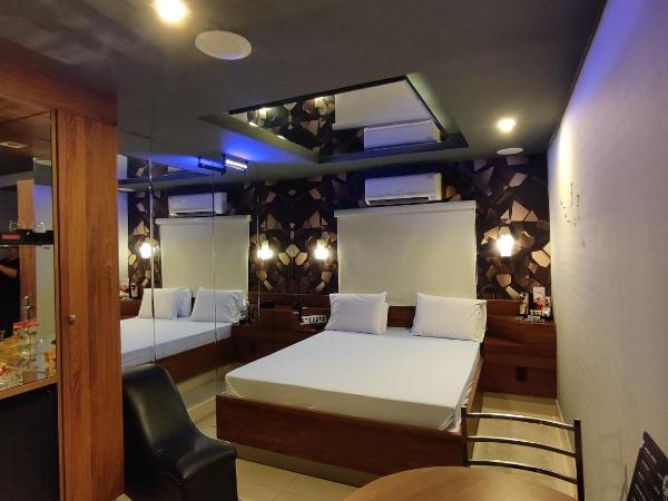 Swing Motel 1 : photo 4 de la chambre suite avec jacuzzi