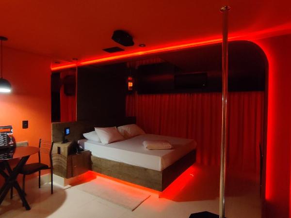 Swing Motel 1 : photo 4 de la chambre suite lit queen-size avec baignoire spa