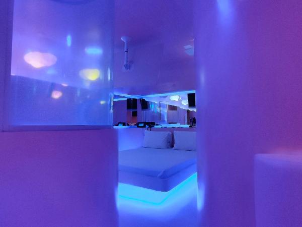 Swing Motel 1 : photo 1 de la chambre suite deluxe avec baignoire spa