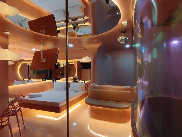 Swing Motel 1 : photo 8 de la chambre suite deluxe avec baignoire spa