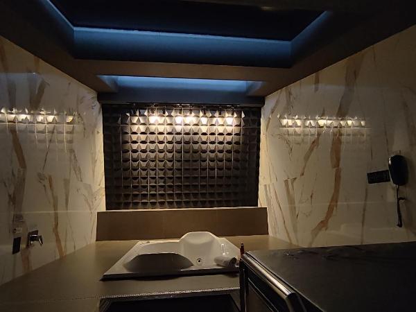 Swing Motel 1 : photo 8 de la chambre suite deluxe avec baignoire spa