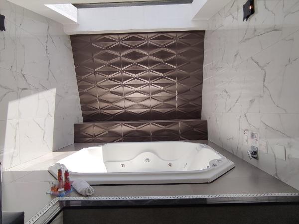 Swing Motel 1 : photo 7 de la chambre suite deluxe avec baignoire spa