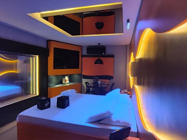 Swing Motel 1 : photo 3 de la chambre suite lit queen-size avec baignoire spa