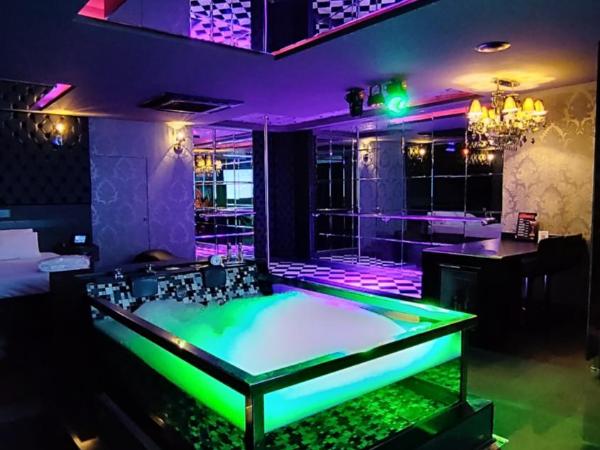 Swing Motel 1 : photo 6 de la chambre suite avec piscine privée