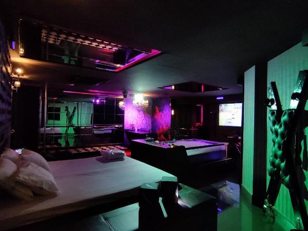 Swing Motel 1 : photo 4 de la chambre suite avec piscine privée