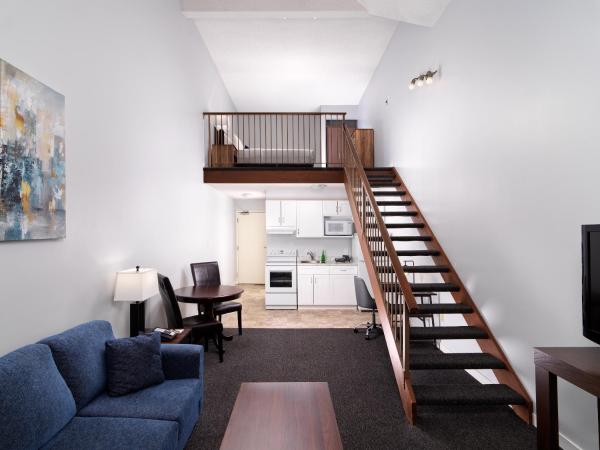 Huntingdon Hotel and Suites : photo 8 de la chambre studio lit king-size avec canapé-lit