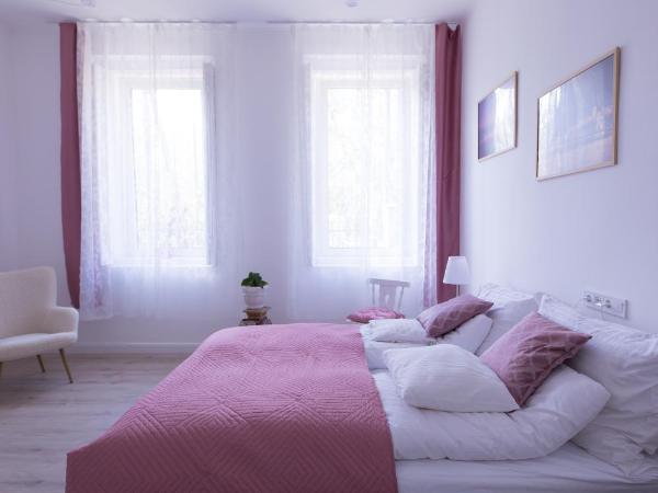 Wagner Villa 902 with free private parking : photo 1 de la chambre chambre double avec salle de bains privative