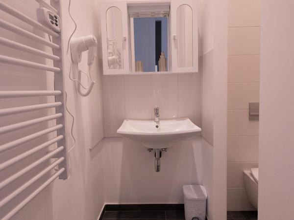 Wagner Villa 902 with free private parking : photo 7 de la chambre chambre double avec salle de bains privative