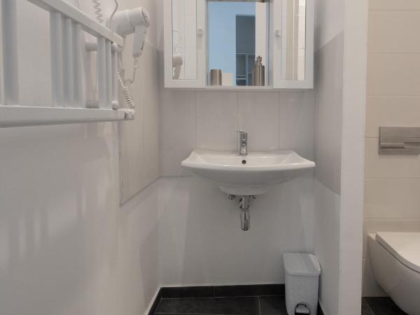 Wagner Villa 902 with free private parking : photo 9 de la chambre chambre double avec salle de bains privative