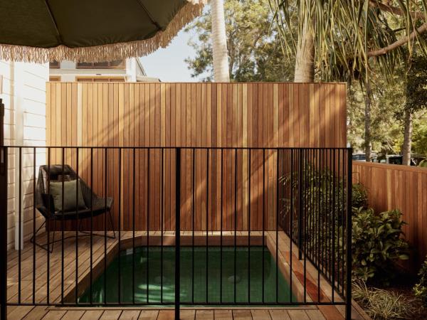 28 Degrees Byron Bay - Adults Only : photo 7 de la chambre suite lit king-size - vue sur piscine