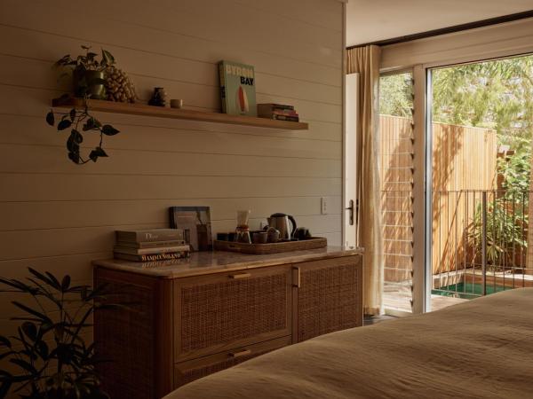 28 Degrees Byron Bay - Adults Only : photo 3 de la chambre suite lit king-size - vue sur piscine