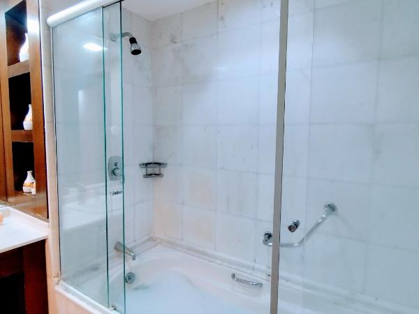 LuXXoR - Hotel Mrc GRAND PLAZA - Av Paulista - Deluxe king Studio Veranda - BATH SPA - Executive Class : photo 4 de la chambre studio avec balcon