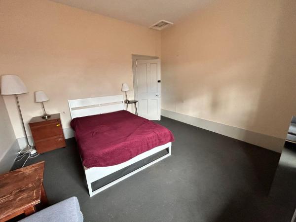 Rob Roy Room 8 : photo 1 de la chambre chambre double standard avec salle de bains commune