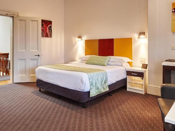 Auldington Hotel : photo 5 de la chambre chambre lit queen-size de luxe avec baignoire spa - vue sur ville