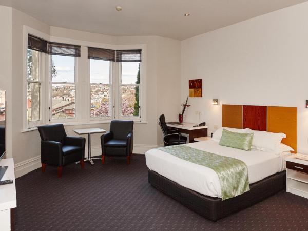 Auldington Hotel : photo 6 de la chambre chambre lit queen-size de luxe avec baignoire spa - vue sur ville